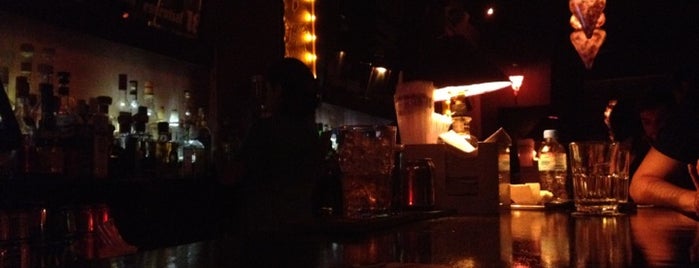 Bengala Bar is one of Orte, die Violet gefallen.