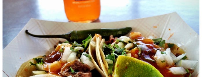 Tacos Fiesta Mexicana is one of Locais salvos de Kenny.