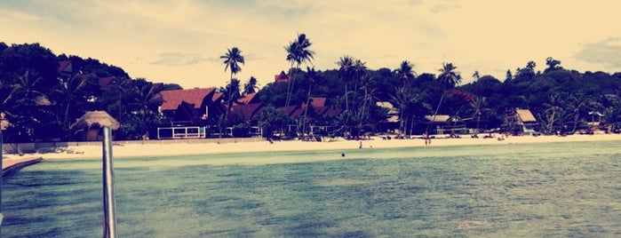 Cocohut Village Beach Resort Koh Phangan is one of สถานที่ที่ Çiğdem ถูกใจ.