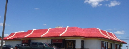 McDonald's is one of Lieux qui ont plu à Josh.