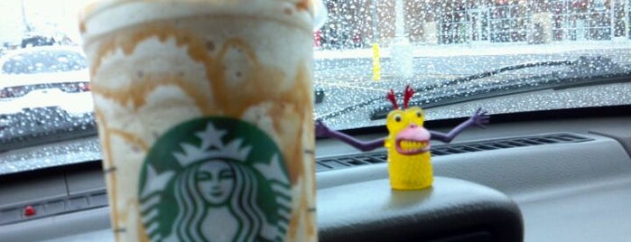 Starbucks is one of Alexanderさんのお気に入りスポット.