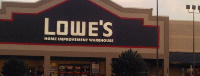 Lowe's is one of Locais curtidos por Micah.