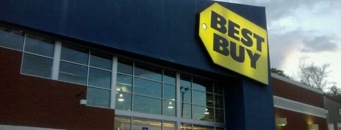Best Buy is one of Locais curtidos por Candy.