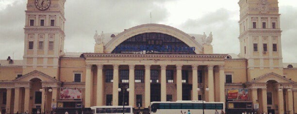 Метро «Південний вокзал» / Pivdennyi Vokzal Station is one of Залізничні вокзали України.