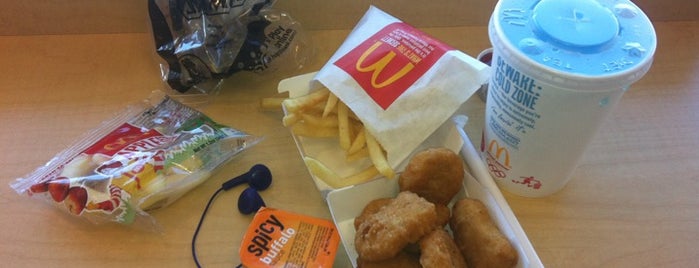 McDonald's is one of Locais curtidos por Zachary.