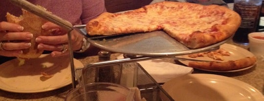 Nonna's Italian Pizzeria is one of Lugares favoritos de Jonathan.