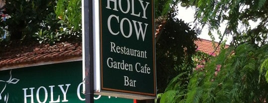 Holy Cow is one of สถานที่ที่ 🌎 JcB 🌎 ถูกใจ.