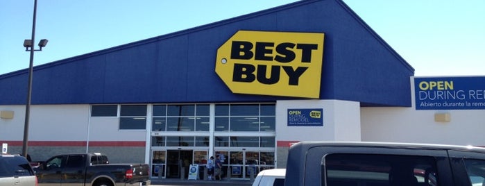 Best Buy is one of Lugares favoritos de Andres.