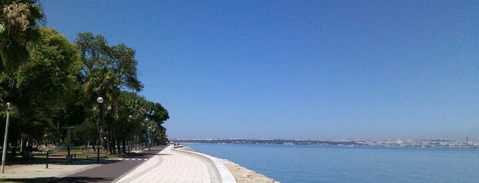 Avenida da Praia is one of Claudio's Saved Places.