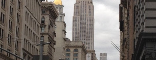 Empire State Binası is one of New York City Must Do's.