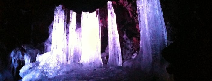 Narusawa Ice Cave is one of Lieux qui ont plu à Masahiro.