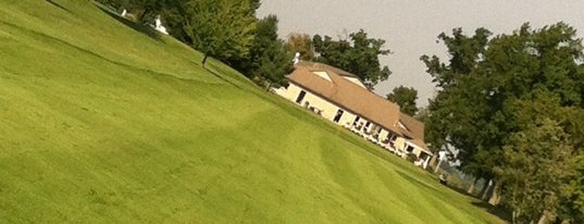 Chenoweth Golf Course is one of สถานที่ที่ Rick ถูกใจ.