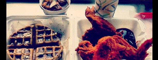 Doug E's Chicken & Waffles is one of rさんの保存済みスポット.