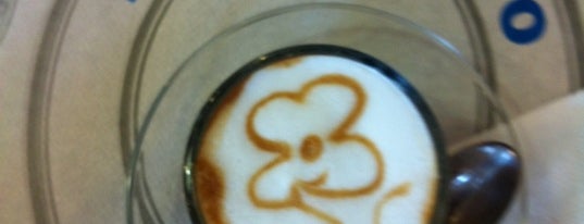 Ponte Vecchio Caffé is one of Giovanniさんのお気に入りスポット.
