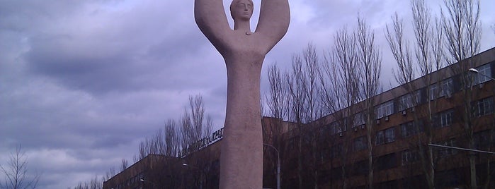 Памятник на бульваре Шевченко is one of Entertainments in Donetsk.