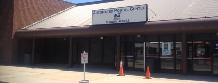 US Post Office is one of Locais curtidos por Zachary.