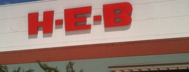 H-E-B is one of สถานที่ที่ Emily ถูกใจ.