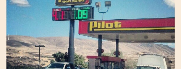 Pilot Travel Centers is one of Emyleeさんのお気に入りスポット.