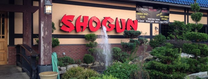 Shogun Japenese Steakhouse & Shushi Bar is one of สถานที่ที่ Alex ถูกใจ.