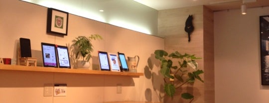 BOOKSHELF CAFE is one of 電源＋Wi-Fiがあるカフェ.