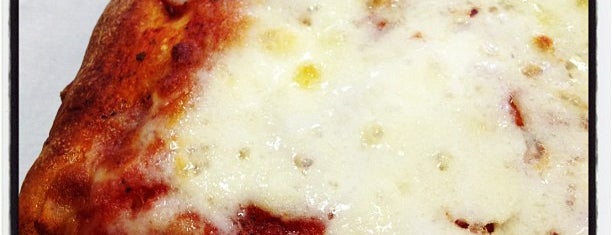 Mariella Pizza is one of Locais curtidos por st.