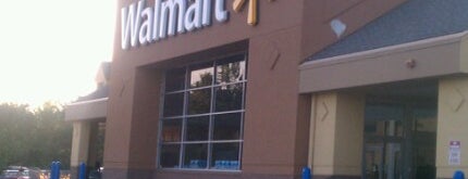 Walmart is one of Lugares favoritos de Lynn.
