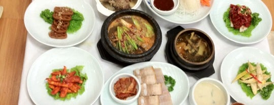 백번집 is one of 한국인이 사랑하는 오래된 한식당 100선.