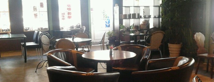 King Tang Coffee is one of สถานที่ที่บันทึกไว้ของ Rob.