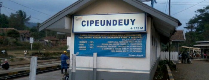 Stasiun Cipeundeuy is one of Train Station Java.