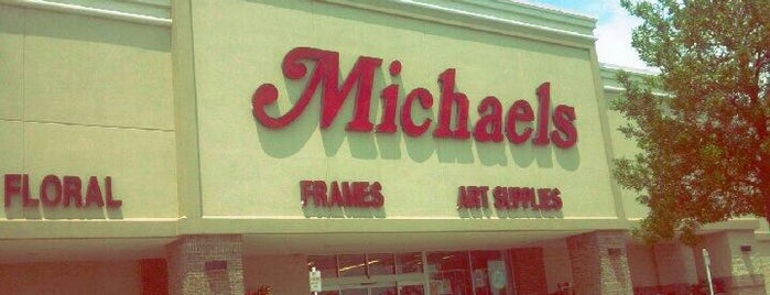 Michaels is one of Locais curtidos por Nancy.