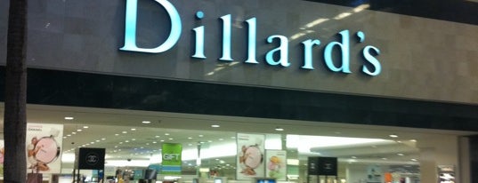 Dillard's is one of Locais curtidos por Bayana.