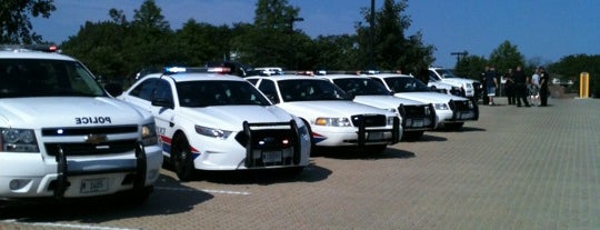 Orland Park Police Department is one of Tempat yang Disukai Dan.