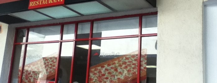 Pizza Hut is one of Karim : понравившиеся места.