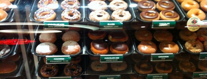 Krispy Kreme Doughnuts is one of Dan : понравившиеся места.