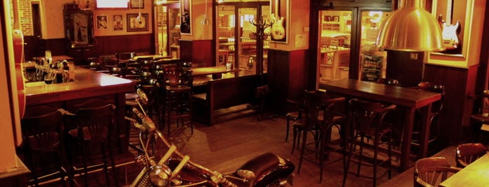 City Pub is one of Lugares favoritos de Carl.
