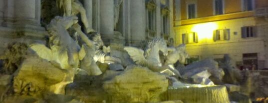 Fuente de Trevi is one of Great Spots Around the World.