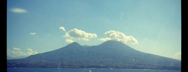 Mount Vesuvius is one of ITALIA.