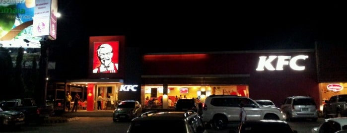 KFC is one of Orte, die Gina gefallen.
