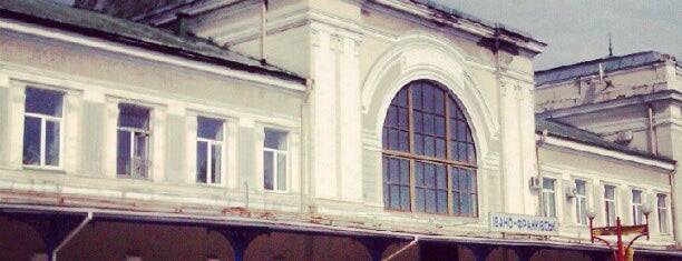Залізничний вокзал Івано-Франкiвськ / Ivano-Frankivsk Railway station is one of Залізничні вокзали України.