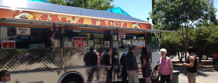 Sal's Taco Truck is one of Mariposa.
