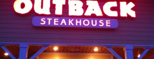 Outback Steakhouse is one of Lugares favoritos de Lizzie.