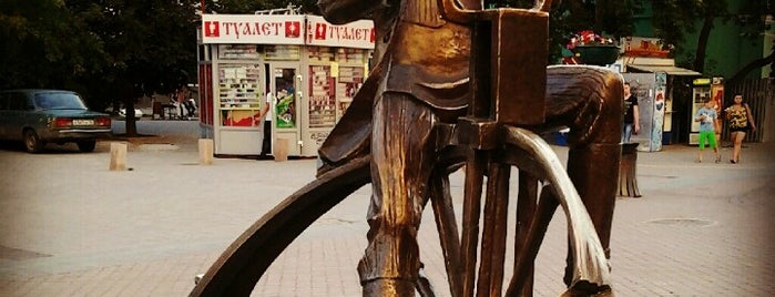 Памятник первому изобретателю велосипеда/Monument to the first inventor of the bicycle is one of Ekaterinburg.