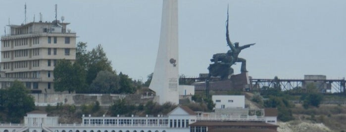 Памятник матросу и солдату is one of Crimea.