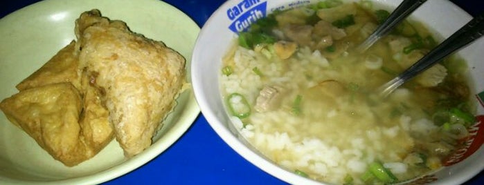 Soto Ayam Lek Sri (malam hari) is one of Must-visit Food in Surakarta.