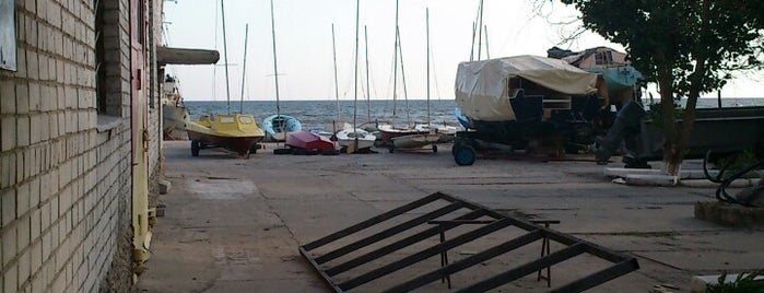 Пляж (Клуб юнных моряков "Азовец") is one of Бердянск.