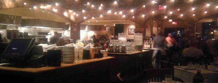 Romano's Macaroni Grill is one of Stephenさんのお気に入りスポット.