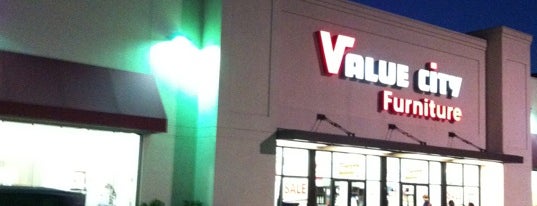 Value City Furniture is one of สถานที่ที่ Robert ถูกใจ.