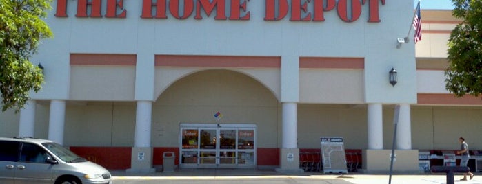 The Home Depot is one of Karin 님이 좋아한 장소.