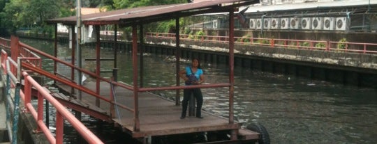 ท่าเรือนานาชาติ (Nana Chard Pier) E4 is one of TH-Pier.