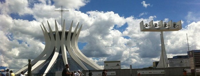 Catedral Metropolitana de Brasília is one of Brasília para Turistas.